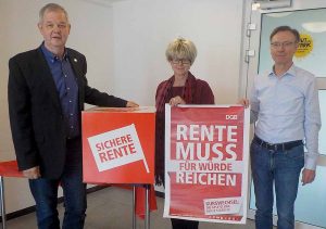 Manfred Sträter, Jutta Reiter und Michael Bürger fordern einen Kurswechsel in der Rentenpolitik. Foto: R.J.Mendera