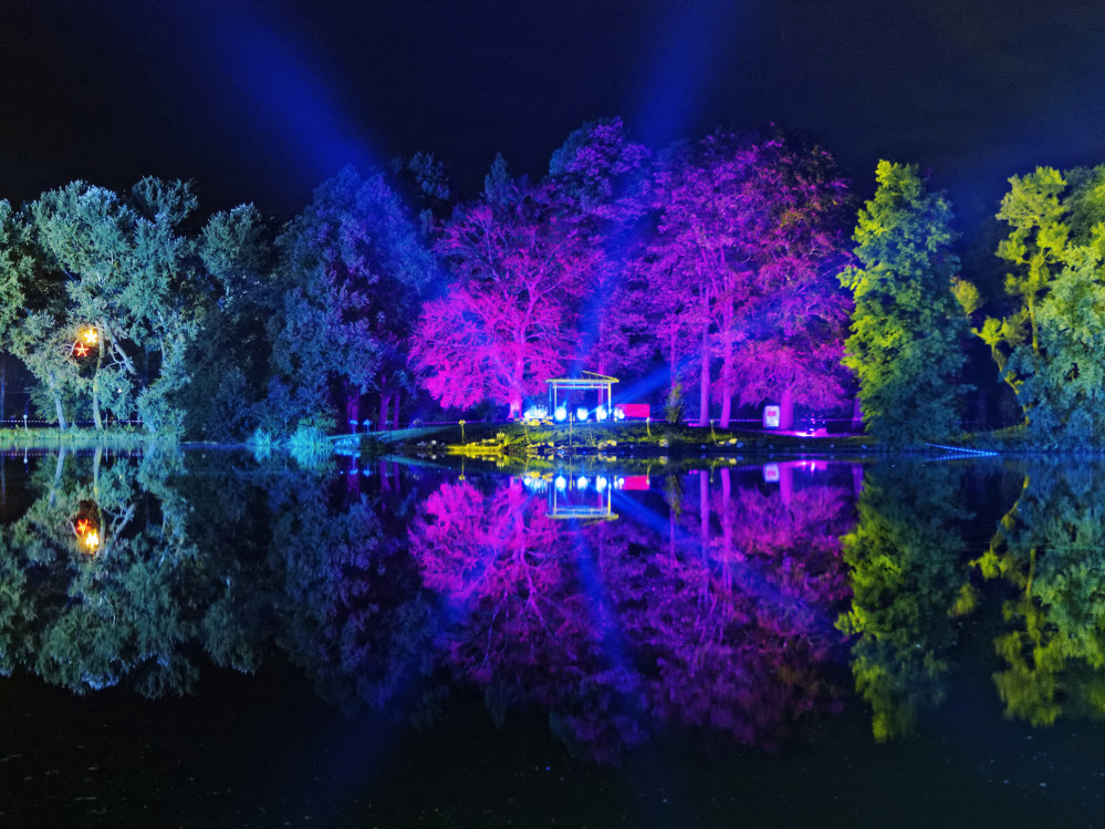 Das Lichterfest im fredenbaumpark konnte trotz des schlechten Wetters im Vorfeld stattfinden. Fotos: Roland Klecker
