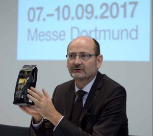 Dr. Peter Schaumberger stellt vor, was die GEPA auf der Messe zu bieten hat.