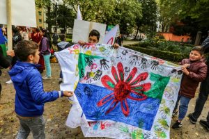 2017.10.08 Dortmund Demozug für Roma und Familienfest im Keuning-Haus  auf dem Foto: Start des Demozugs auf dem Nordmarkt. Von dort ging es über die Nordstrasse zum Keuning-Haus