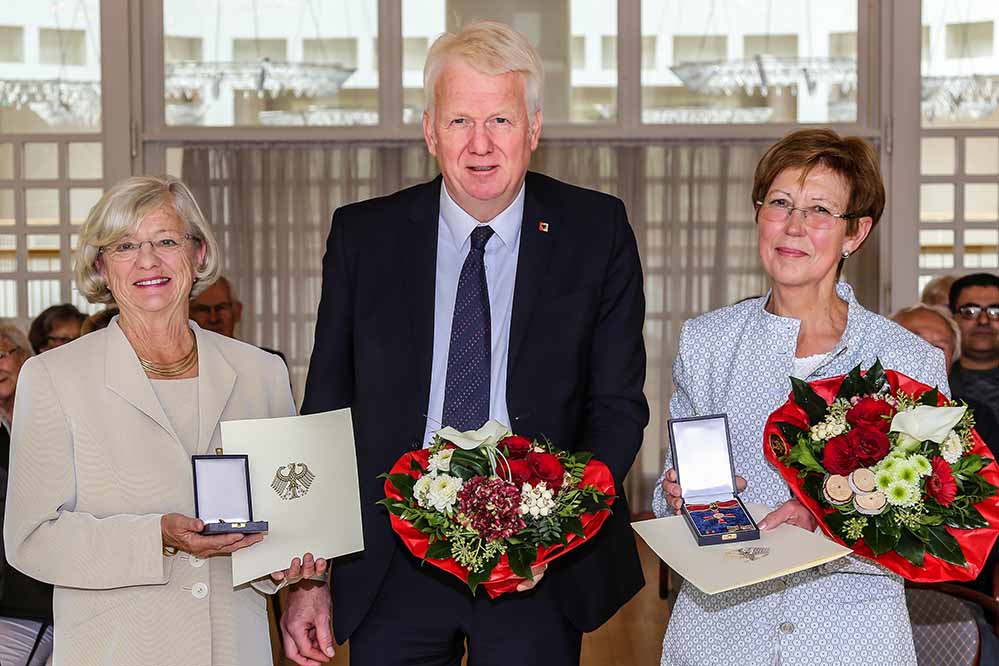 OB Ullrich Sierau ehrte Margarete Agnes Konieczny (re.) und Rosemarie Liedschulte.