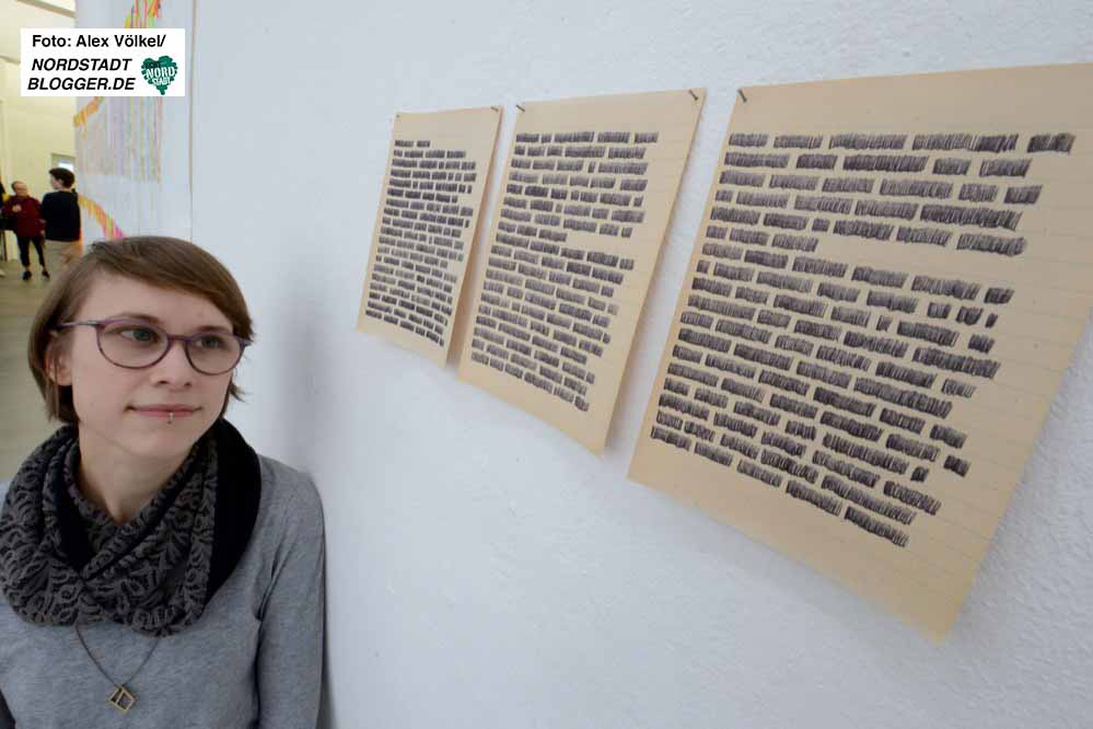 Alesha Klein - Umgang mit Schrift. Durch die Übermalung der Wörter entstehen Formen.