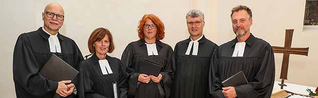 Landeskirchenrat Dr. Dieter Beese, Andrea Auras-Reiffen, stellvertetende Superintendentin des Kirchenkreises Dortmund, Pfarrerin Dr. Kerstin Schiffner, Studierendenpfarrer Matthias von Westerholt und sein Kollege Markus Sorg von der ESG Bochum (von links). Foto: Stephan Schuetze