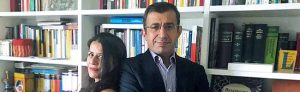 Die Schriftstellerin und Journalistin Menekse Toprak diskutiert mit ihrem Bruder Prof. Dr. Ahmet Toprak.