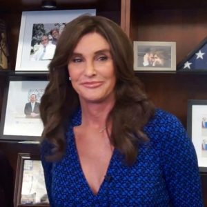 Caitlyn Jenner heute - früher erfolgreicher Sportler - Olympionike und American Footballer. Foto: US Mission to the UN/ Wikipedia