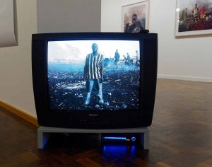 Auch Videos sind in der Ausstellung im MKK zu sehen. Foto: Roland Klecker/ dofoto.de