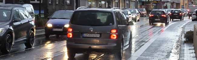 Weil die Landesstraße L663n nicht weitergeführt wurde, hält sich der Verkehr durch Asselner Ortskern.