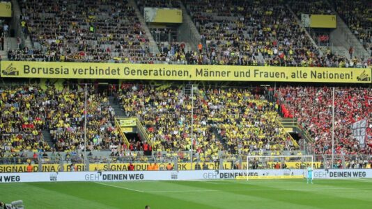 Boraussia verbindet Nationen. Männer und Frauen. Alle Nationen. Foto: Fanabteilung BVB