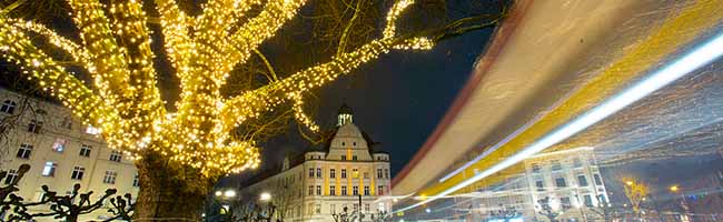 Der Borsigplatz ist seit Freitag weihnachtlich beleuchtet. Foto: Dietmar Wäsche