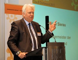Oberbürgermeister Ullrich Sierau bei der Preisverleihung