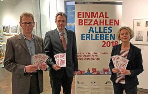 Für 5 Euro können die Dortmunder Museen immer neu entdeckt werden: Direktor Dr. Jens Stöcker (MKK), Dr. Stefan Mühlhofer, kommissarischer Leiter der Kulturbetriebe, Regina Selter, stellvertretende Leiterin vom Museum Ostwall im U. Foto: Joachim vom Brocke