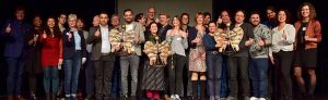 Gruppenbild mit den neuen PreisträgerInnen und AkteurInnen zum Abschluss. Fotos: Wolf-Dieter Blank