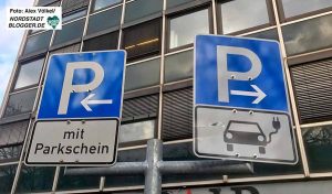 Während Autos mit Verbrennungsmotoren zahlen müssen, parken eAutos in Dortmund kostenlos.