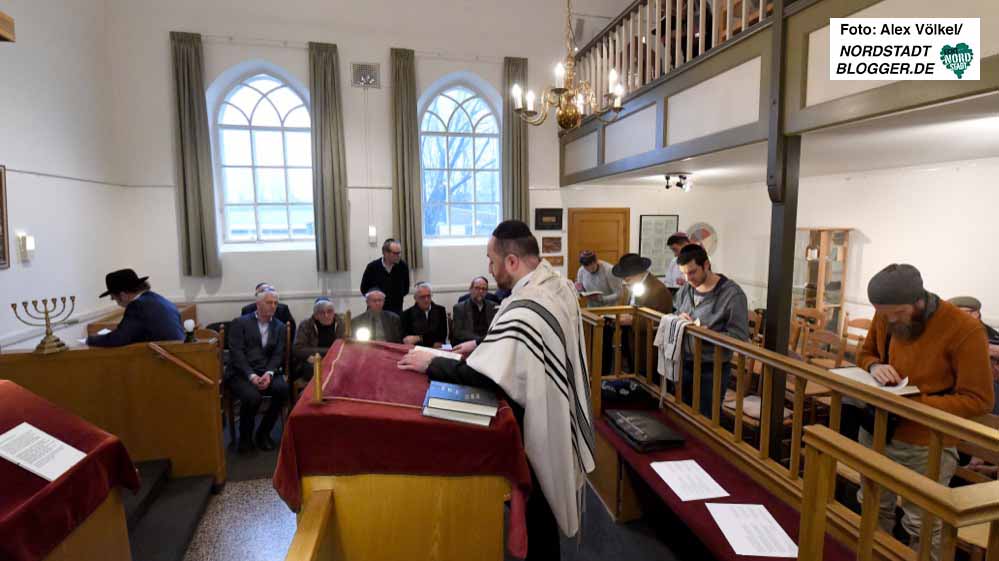 In der Synagoge in Aalten hielten die DortmunderInnen eine Andacht mit den holländischen Gastgebern ab.