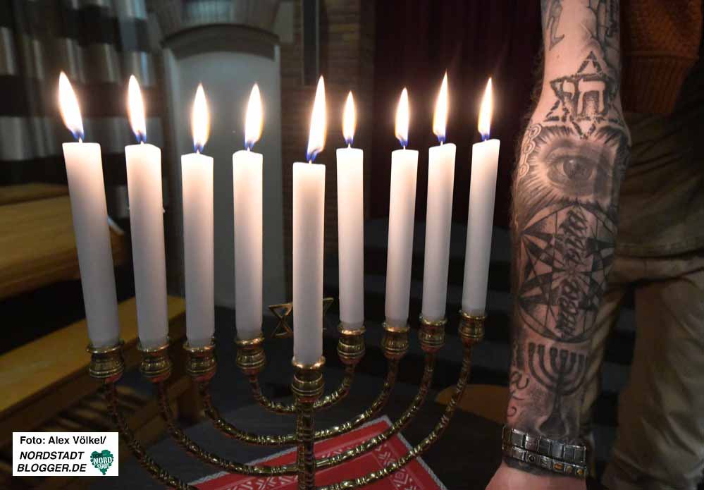 Igor zeigt in Aalten seine Tätowierungen. Nur wenige Juden zeigen offen ihre Religion.