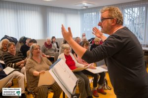 Dementi-Chor in Dortmund unter der Leitung von Jürgen Kleinschmidt, stellvertretender Leiter des Wilhelm-Hansmann-Hauses