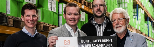 (v.l.n.r.) Atlas-Schuhfabrik Maximilian Finke u. Hendrik Schapsky - Dortmunder Tafel Ansgar Wortmann u. Dr. Horst Röhr. Foto: Jochen Falk