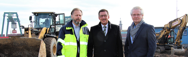 Foto Pascal Frai Thomas Leiding, Rhenus Geschäftsführung Region Rhein-Ruhr, Uwe Büscher, Vorstand Dortmunder Hafen AG, Stefan Balandies, Geschäftsführer Mimberg Spedition & Baustoffe GmbH & Co. KG.