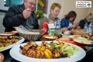 Gastro-Safari durch das Hafen-Quartier mit den Borsigplatzverführungen, Anette Plümpe und Annette Kritzler. Der Hauptgang im Orient-Grill