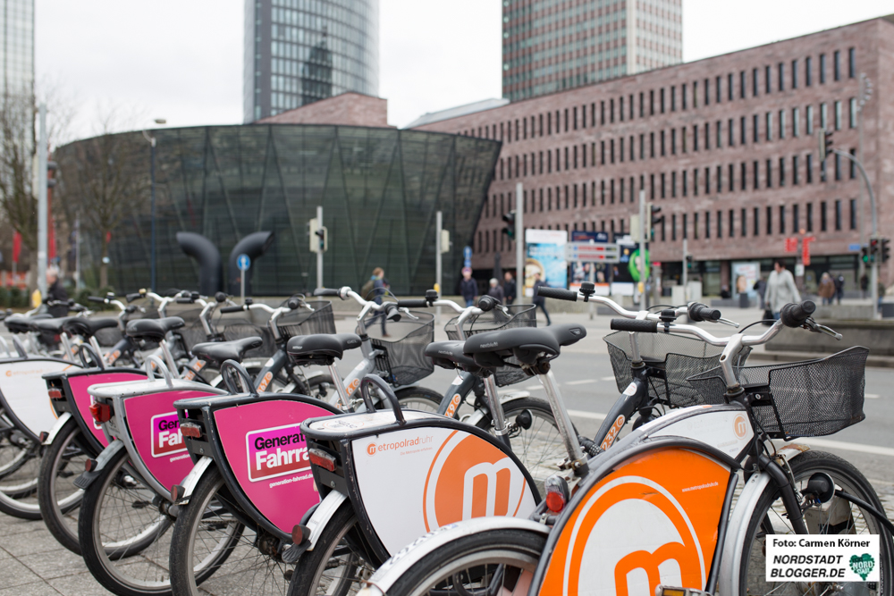 Metropolradruhr-Fahrräder am Hauptbahnhof.