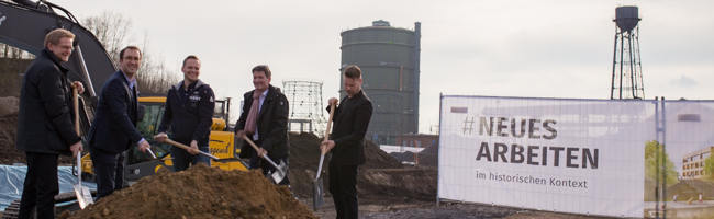 Ludger Wilde, Planungsdezernent Stadt Dortmund; Christoph Helbich, Bauherr und Geschäftsführer SHA; Daniel Seggewiß, Geschäftsführer Seggewiß Erdbewegungen GmbH; Carsten Scherer, Bauherr, Gründer und Inhaber Remira GmbH; Michael Herchenröder, Projektleiter, Prokurist SHA, Foto: Carmen Körner