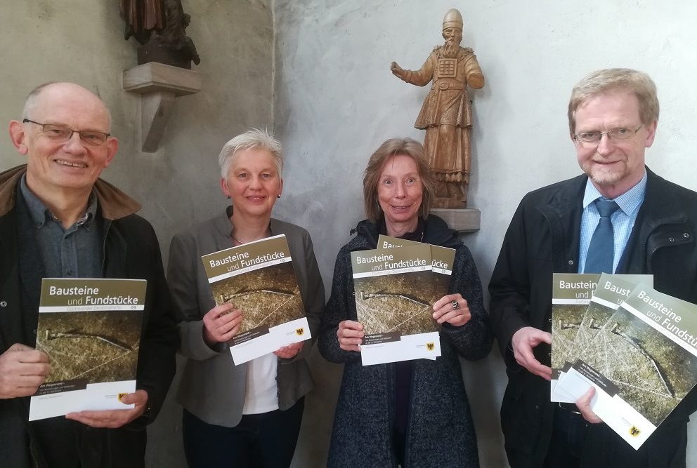 Dr. Mathias Austermann, Christel Schürmann, Dr. Henriette Brink-Kloke und Ludger Wilde (v.l.) stellten die mittlerweile neunte Ausgabe der Dortmunder Denkmalhefte „Bausteine und Fundstücke“ vor. Foto: Gerd Wüsthoff