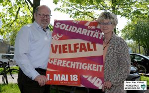 Pfarrer Michael Vogt dtv. Stadtdechant der Katholischen Kirche und die DGB-Vorsitzende Jutta Reiter laden am 23. April 2018 zum ökumenischen Gottesdienst in die Ev. Kirche St. Petri ein.