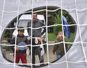 Das Spielfest auf der Düppelstraße war gut besucht. Fotos: Wolf-Dieter Blank