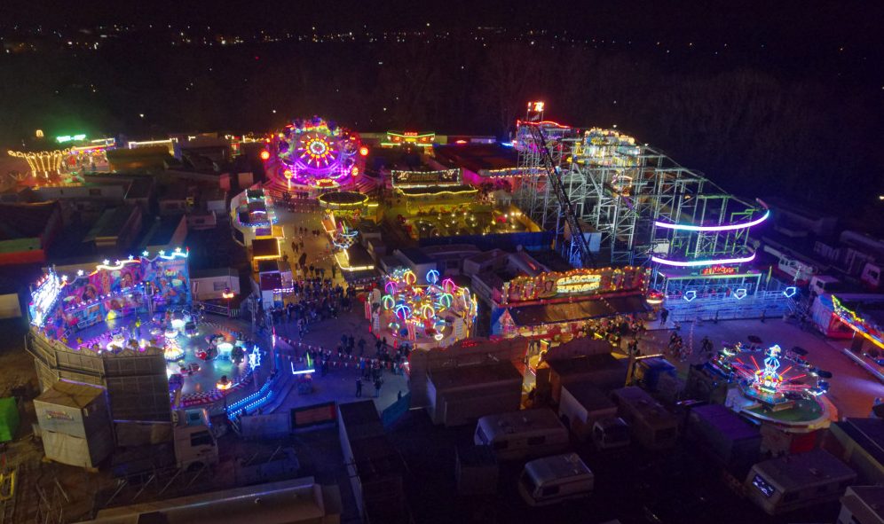 Einen ungewohnten Anblick gibt es vom Riesenrad nach Sonnenuntergang. Fotos: Roland Klecker