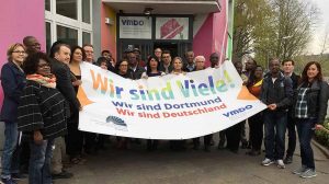 Der Bundesverband Netzwerke von Migrantenorganisationen e.V. (BV NeMO) und dessen Mitglied VMDO (Verbund der sozialkulturellen Migrantenvereine in Dortmund e.V.)zeigen, wie vielfältig die Dortmunder Stadtgesellschaft ist. Anbei finden Sie ein Pressebild. Foto: Moritz Makulla Auf Facebook: https://www.facebook.com/BundesverbandNeMO/videos/2036322816641192/