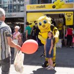 Auch BVB-Maskottchen Emma war unterwegs, um die Kids zu bespaßen.