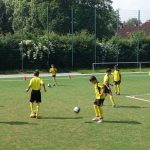 Die jungen Spieler bekamen die BVB-Kluft inklusive.