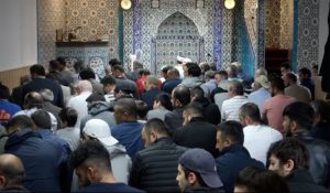 Auch Sprachaufnahmen fließen in die Kompositionen mit ein. Hier in der Sultan Camii-Moschee in der Nordstadt. Foto KGGB