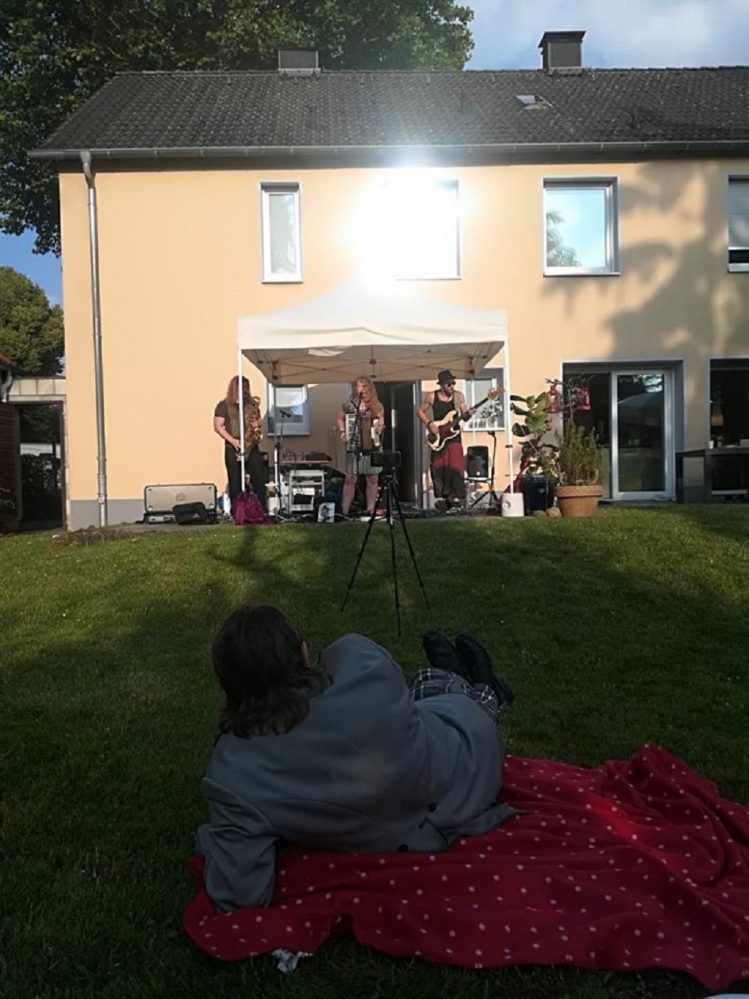 KulturBusFahrt Sylvia Jäger - Enspannung vor dem Grillen