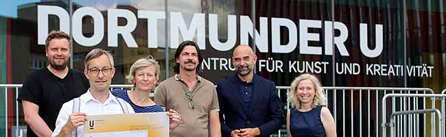 (v.li.): André Becker (UZWEI, Projektleiter Sommer am U), Marc Röbekke und Reinhild Kuhn (Heimatdesign), Uwe Gorski (Dortmunder U), Edwin Jacobs (Direktor Dortmunder U) und Jasmin Vogel (Marketingleitung Dortmunder U). Foto: Lara Illing