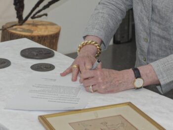 Unterzeichnung Schenkungsurkunde 2
