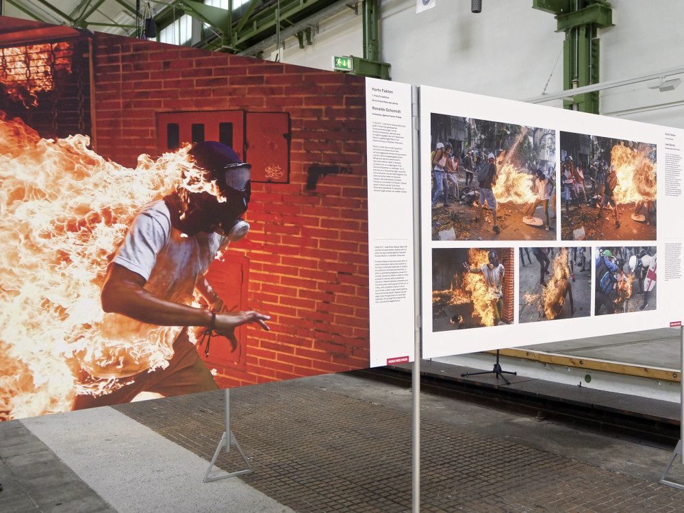 Ausstellung World Press Photo in der Halle des Depots. Foto: Lena Arsenovic/dofoto