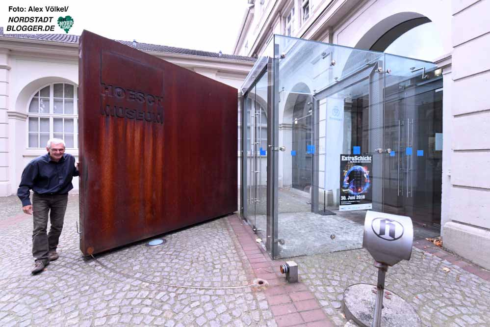 Michael Dückershoff schließt zur Extraschicht ein letztes Mal im Hoeschmuseum auf bzw. ab. Foto: Alex Völkel