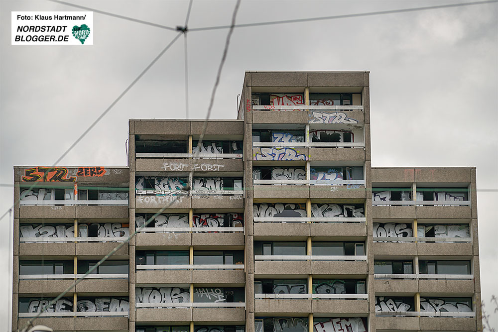 Privatisiert, dann zum sog. Horrorhaus geworden: der „Zwilling“ an der Kielstraße. Foto: Klaus Hartmann