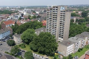 Auf dem Grundstück des Hochhauses muss eine Gemeinschaftsfläche entstehen. Foto: Ole Corneliussen