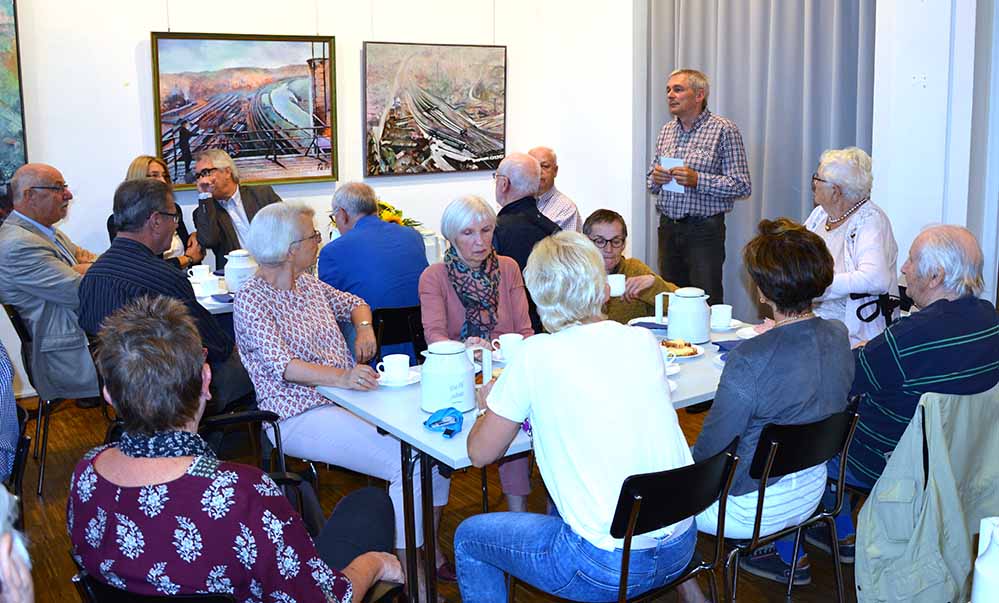 Im Kreis der Ehrenamtliche verabschiedete sich Michael Dückershoff. Foto: Peter Kocbeck