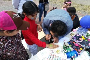 Kinderschminken beim Familien-Fest