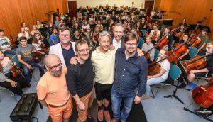 Das Dortmunder Jugendsinfonieorchester probt mit Finnen für eine Konzertreise.