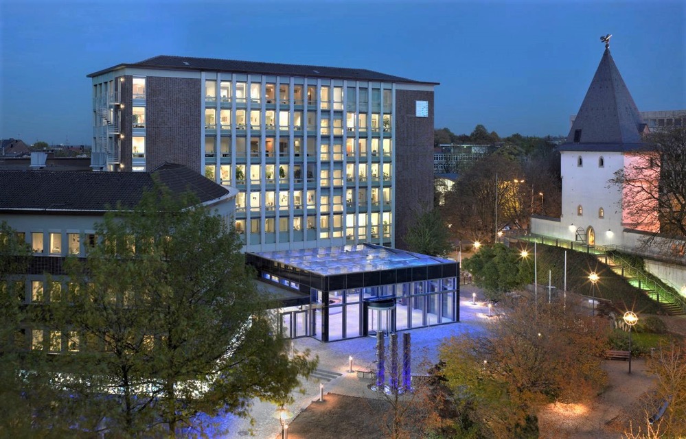 Der Hauptsponsor DEW21 plant spektakuläre Lichtinstallationen am eigenen Hauptgebäude und darüber hinaus. Foto: M. Steur