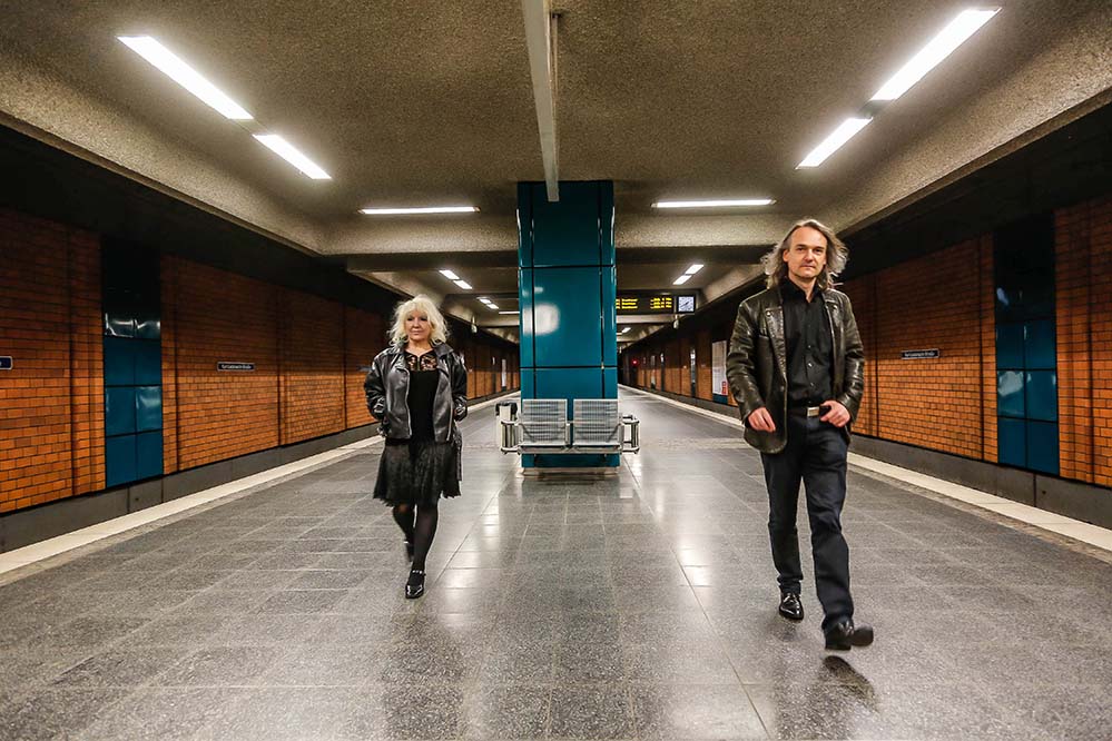 Die U-Bahnhöfe Stadtgarten und Leopoldstraße werden die Kompositionen von kunstgruppe GOTTLIEB weiter abspielen.