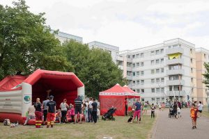 Im Rahmen des Mieterfestes der Woldenmey-Siedlung wurde der Preis verliehen.