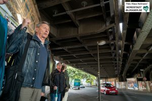 Spaziergang zu den historischen Eisenbahn-Stahlbrücken. Peter Kocbeck führt den Spaziergang