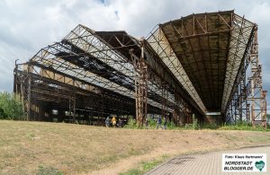 Spaziergang zu historischen Stahlbrücken. Auf dem Gelände ehemaliger Dortmunder Brückenbaufirmen stehen Reste der Halle der Fa. Jucho.