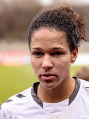 Die ehemalige deutsche Nationalspielerin Célia Šašić wird ebenfalls Talkgast sein. Foto: Wikipedia/xtranews.de/ Flickr