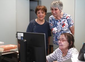 Ein Team aus Ehrenamtlichen kümmert sich um die historische Bibliothek.